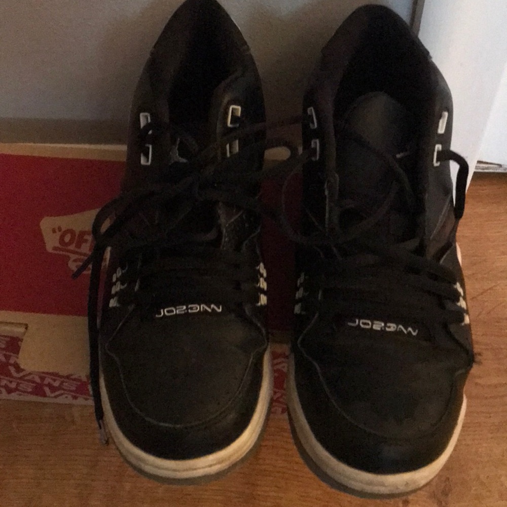 Boy’s size 7y Jordan tennis shoes .Good condition